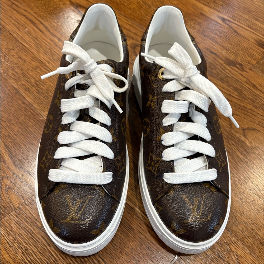 Louis Vuitton Brown Monogram Low-Top Sneakers with White Accents - Picture 3 of 7
